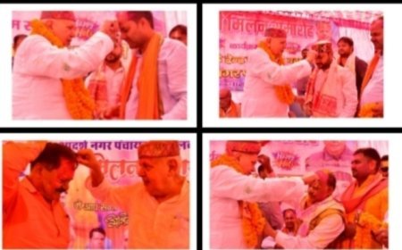 विधान सभा के पथरदेवा तरकुलवा मण्डल मे कृषि मंत्री ने जम कर खेली होली