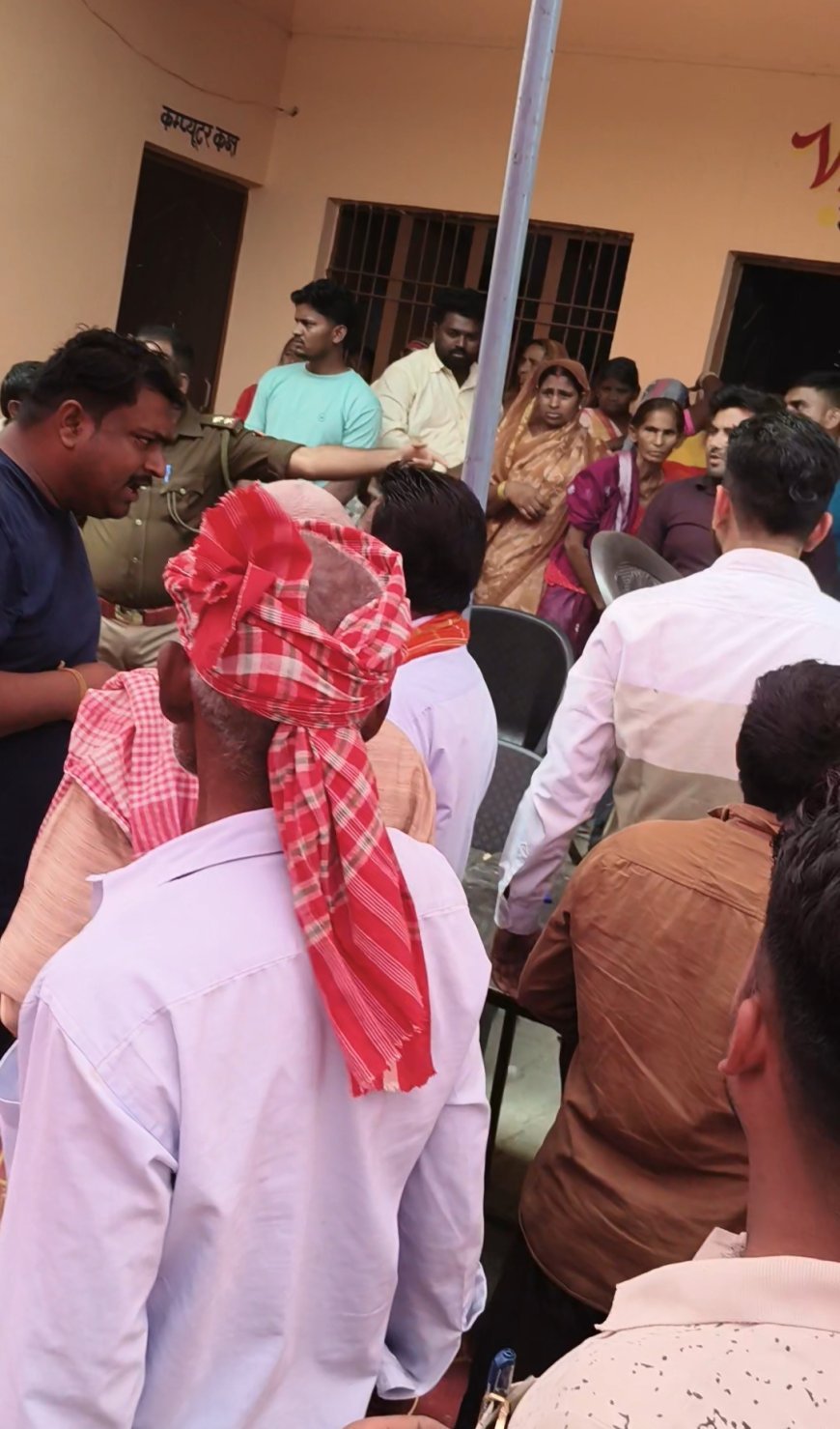 कुशीनगर में सरकारी सस्ते गल्ले की दुकान चयन चुनाव में हुआ विवाद, चुनाव स्थगित