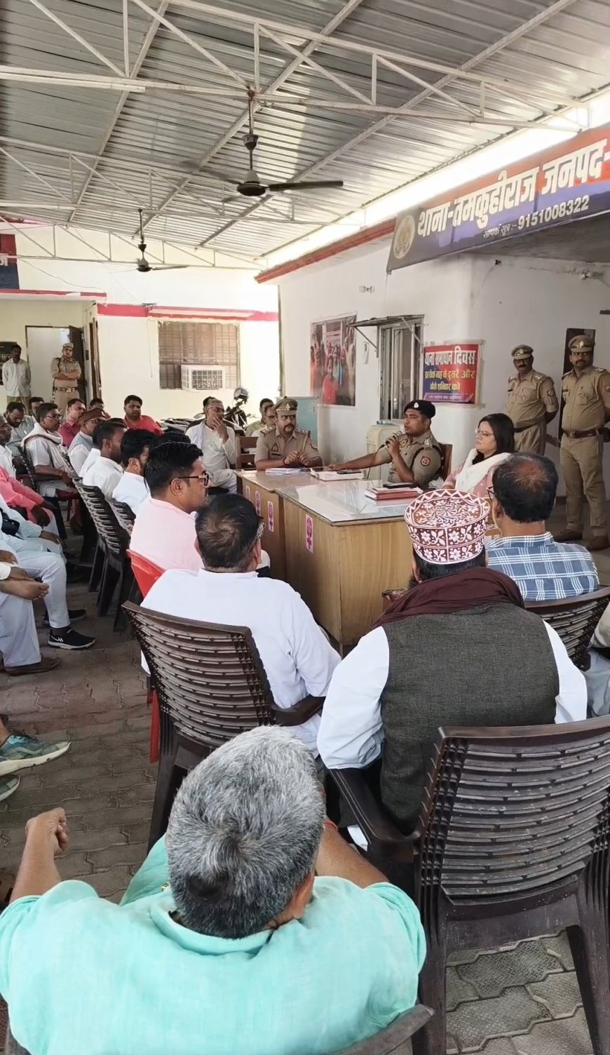 आगामी त्यौहार को लेकर तमकुहीराज थाने में पीस कमेटी की बैठक संपन्न