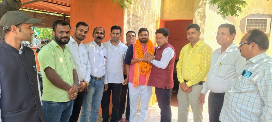 नवनियुक्त भाजपा जिला महामंत्री अतुल श्रीवास्तव का बार संघ ने किया भव्य स्वागत