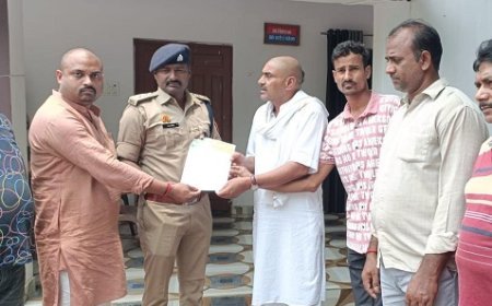 नौतनवा नगर में वाहन चेकिंग के नाम पर पुलिस कर रही मनमाना को बंद करने का किया मांग