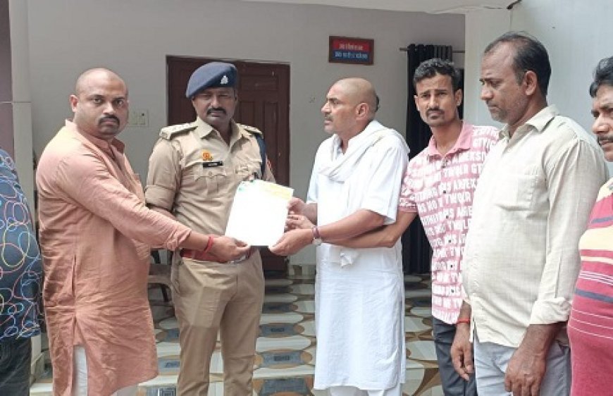 नौतनवा नगर में वाहन चेकिंग के नाम पर पुलिस कर रही मनमाना को बंद करने का किया मांग