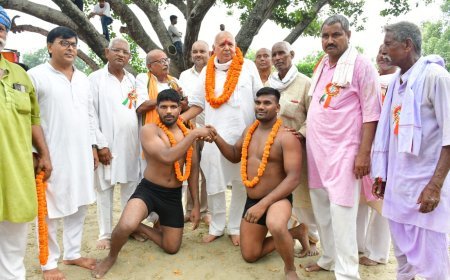शहीदों की स्मृति में सजा मेला, दंगल में पहलवानों ने दिखाया दमखम