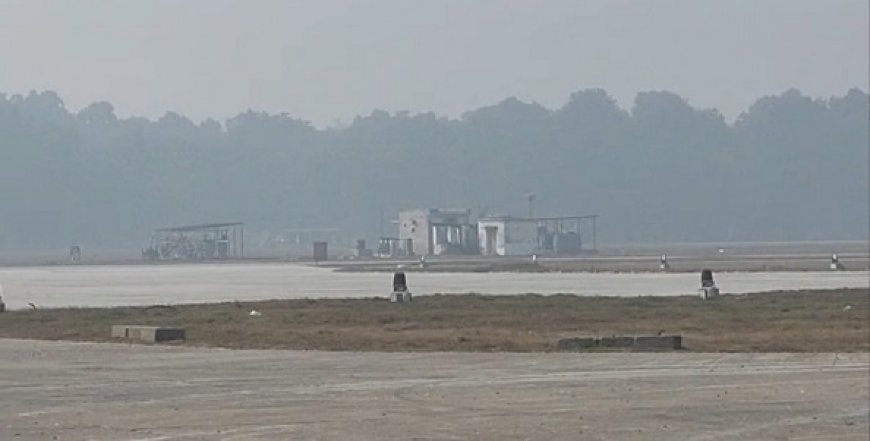 गोरखपुर एयरपोर्ट पर टला बड़ा हादसा, रनवे से  टकराया इंडिगो विमान का पिछला हिस्सा