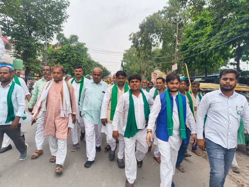 हैदरगढ़ रेलवे स्टेशन पर ट्रेनों के ठहराव की मांग को लेकर हंगामा