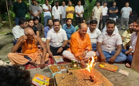 प्रधानमंत्री नरेंद्र मोदी के जन्मदिन पर  दीर्घायु   एवं यशस्वी जीवन की कामना हेतु विनय जायसवाल द्वारा श्री    बुढ़िया माता मंदिर में विधि-विधान से हवन-पूजन 