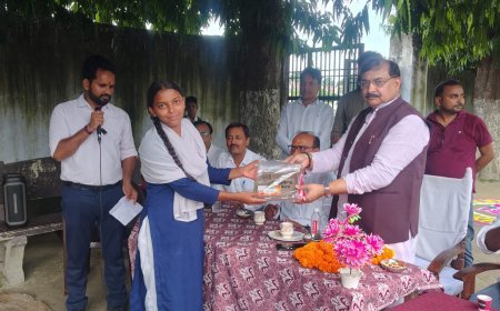 विकसित भारत 2047 कार्यक्रम में विधायक डॉ. असीम कुमार ने विद्यार्थियों का बढ़ाया मनोबल, स्मार्ट क्लास देने का किया वादा