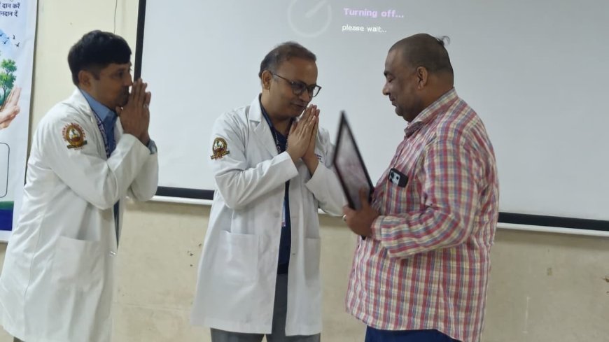नेत्रदान के महादान पर सम्मान, पिता की स्मृति से भावुक हुए डॉ. रामेश यादव