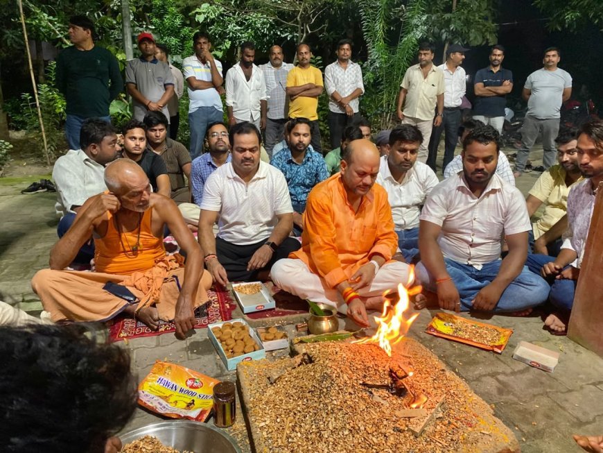 प्रधानमंत्री नरेंद्र मोदी के जन्मदिन पर  दीर्घायु   एवं यशस्वी जीवन की कामना हेतु विनय जायसवाल द्वारा श्री    बुढ़िया माता मंदिर में विधि-विधान से हवन-पूजन 