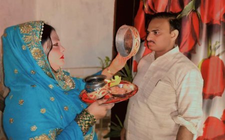 अलीगढ़: पति की लंबी उम्र के लिए रूबी आसिफ खान ने रखा करवा चौथ का व्रत, धार्मिक सौहार्द की पेश की मिसाल