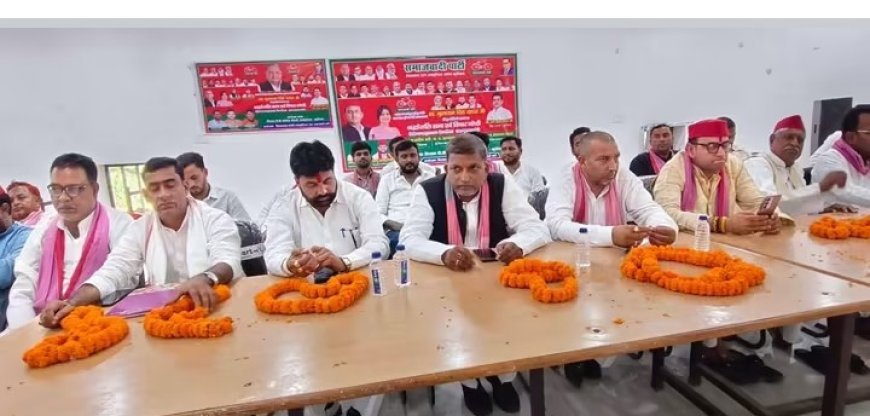 तमकुहीराज विधानसभा क्षेत्र 331 समाजवादी पार्टी  द्वारा स्वर्गीय मुलायम सिंह यादव की पुण्यतिथि मनाई गयी।  अमिटरेखा-कृष्णा यादव तमकुही राज कुशीनगर