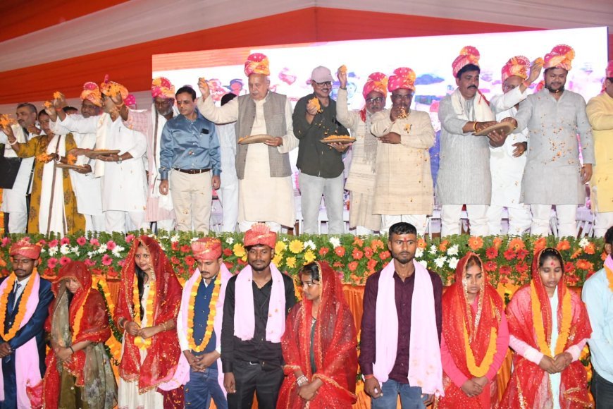 पथरदेवा में आयोजित समारोह में 170 हिंदू और 11 मुस्लिम जोड़ों का विवाह संपन्न, कृषि मंत्री ने दिया नवदंपतियों को आशीर्वाद